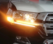 Денні ходові вогні Toyota LC 200 з функцією повороту (2015-2020)