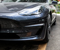 Накладки переднего бампера Tesla Model 3 под карбон (2017-2021)