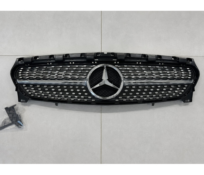 Решітка радіатора Mercedes W117 стиль Diamond Silver (13-16 р.в.)