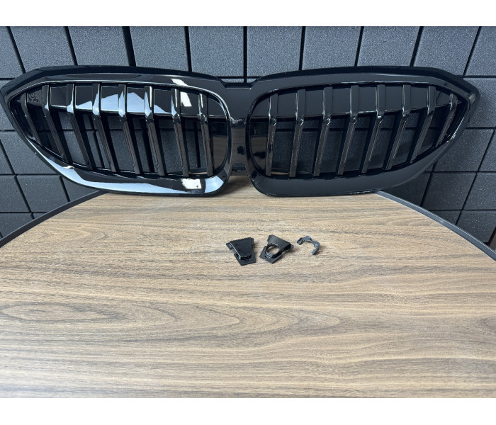 Решетка радиатора BMW G20 стиль S черный глянец (18-22 г.в.)