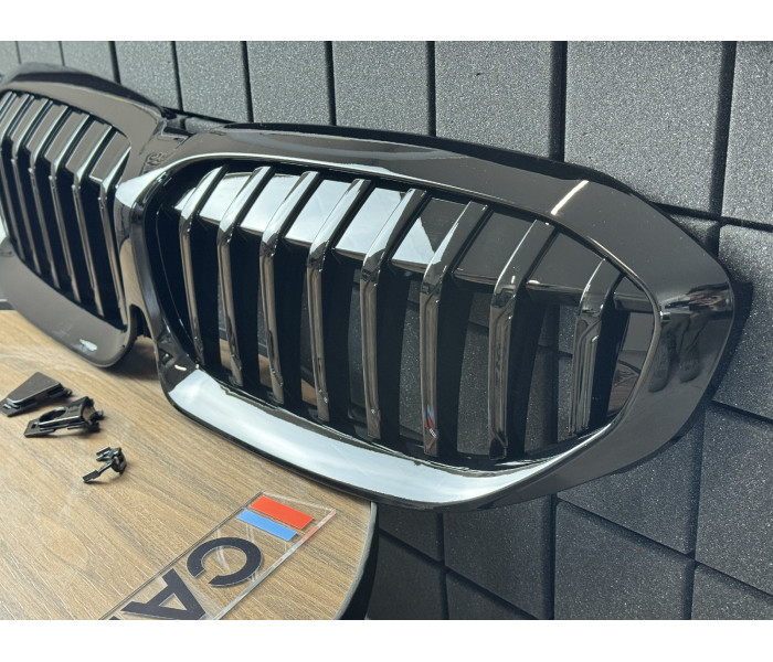 Решетка радиатора BMW G20 стиль S черный глянец (18-22 г.в.)