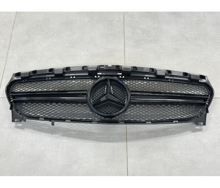 Решітка радіатора Full Black AMG на Mercedes-Benz CLA-Class C117 2013-2017
