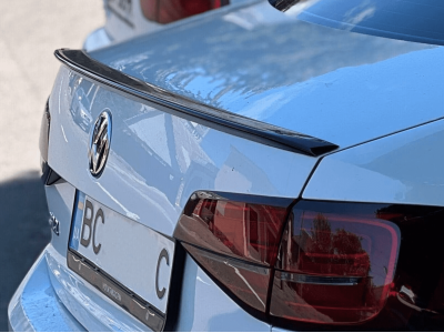Спойлер багажника Volkswagen Jetta 6 Черный глянец (ABS-пластик)