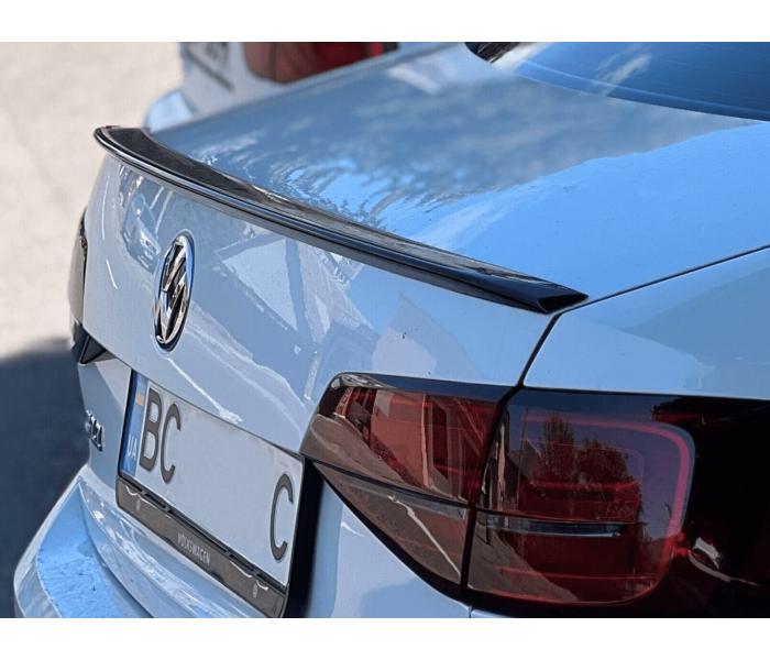 Спойлер багажника Volkswagen Jetta 6 Чорний глянсовий (ABS-пластик)