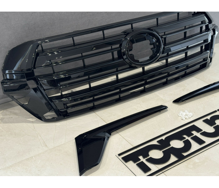 Решітка радіатора чорна Toyota Land Cruiser 200 (2016 -...)
