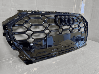 Решітка радіатора Ауді Q5 80A стиль SQ, чорна (2020-2023)