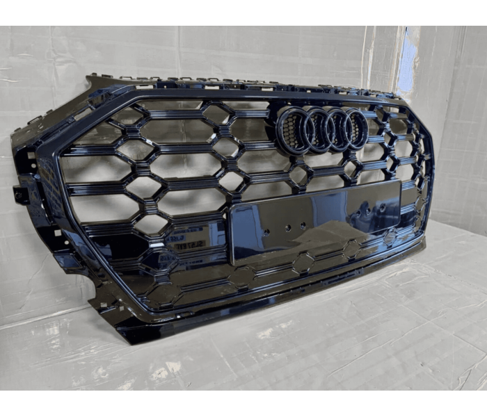 Решітка радіатора Ауді Q5 80A стиль SQ, чорна (2020-2023)
