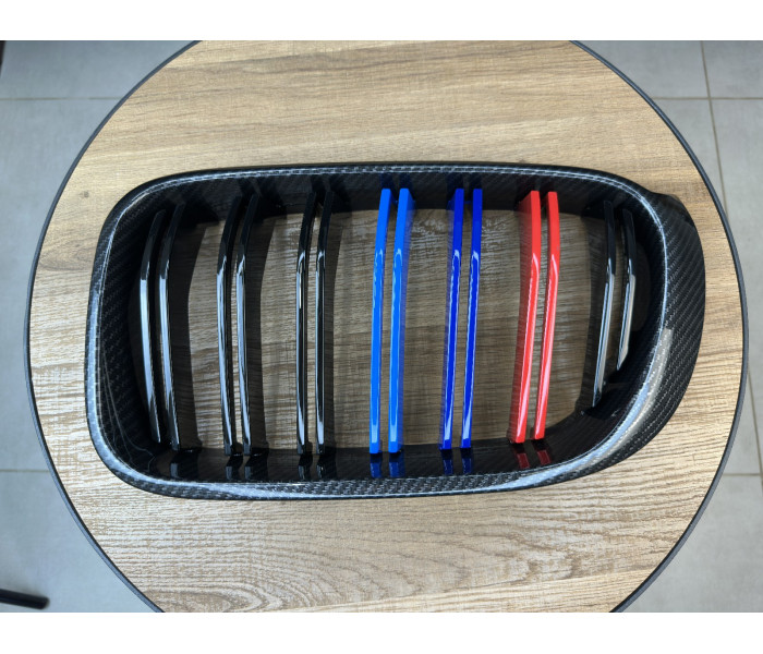 Решітка радіатора BMW X3 F25 (14-17 г.в.) / BMW X4 F26 (14-17 г.в.) М тріколор+ рамка під карбон