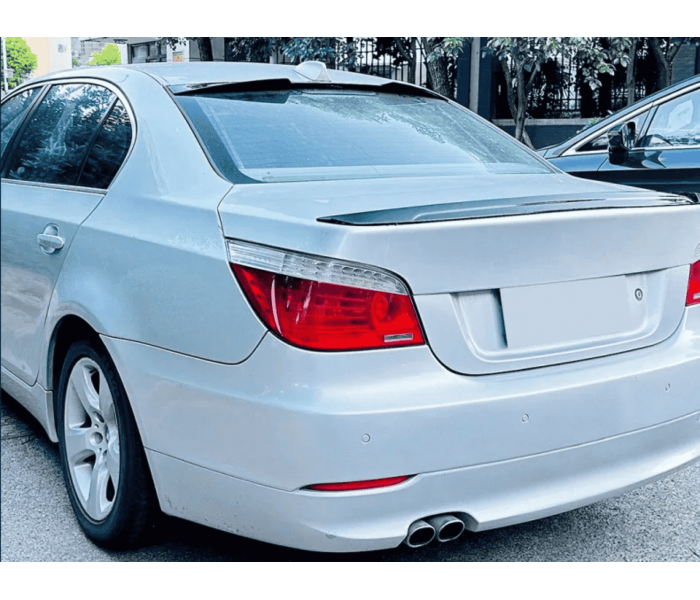 Бленда BMW E60 стиль M4 чорний глянсовий (ABS-пластик)