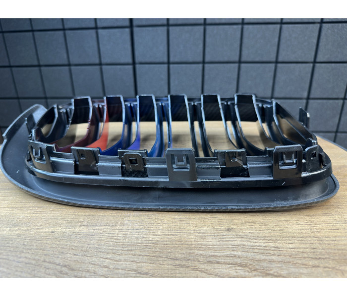 Решітка радіатора BMW X3 F25 (14-17 г.в.) / BMW X4 F26 (14-17 г.в.) М тріколор+ рамка під карбон