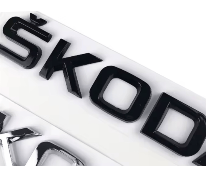 Наклейка-логотип 3D на багажник Skoda чорний глянець