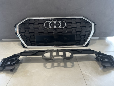 Решетка радиатора Audi Q3 стиль RSQ3 черная (2018-2023 г.в.)