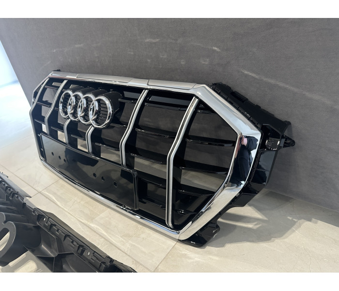 Решітка радіатора Audi Q3 83A стиль SQ3 чорна+хром (2018-2023 р.в.)