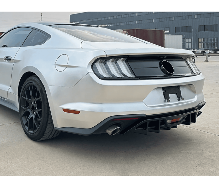 Накладка заднього бампера Ford Mustang MK6.5 Чорний глянець (ABS-пластик)