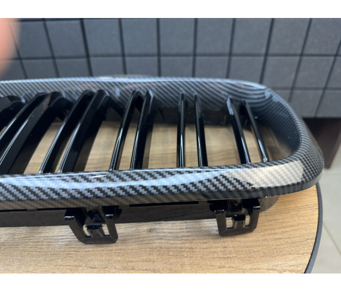 Решітка радіатора на BMW X5 F15 / X6 F16 стиль М чорна глянсова+рамка під карбон