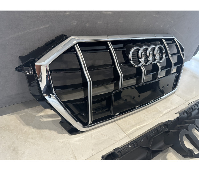 Решітка радіатора Audi Q3 83A стиль SQ3 чорна+хром (2018-2023 р.в.)