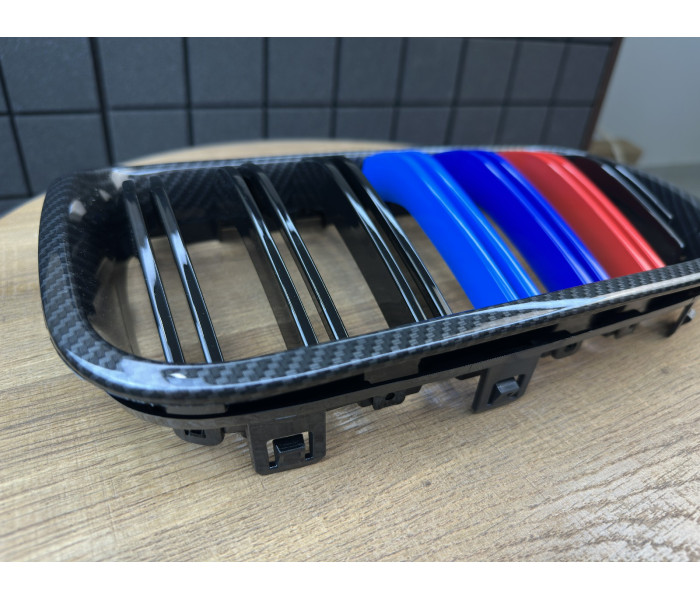 Решітка радіатора BMW X3 F25 (14-17 г.в.) / BMW X4 F26 (14-17 г.в.) М тріколор+ рамка під карбон