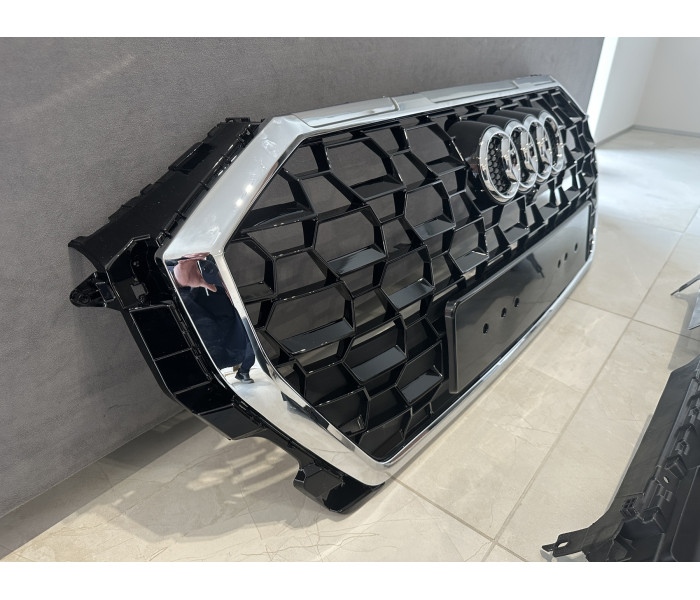 Решітка радіатора Audi Q3 стиль RSQ3 чорна + хром (2018-2023 р.в.)