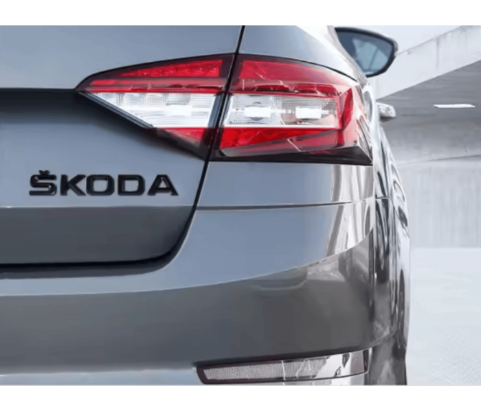 Наклейка-логотип 3D на багажник Skoda чорний глянець
