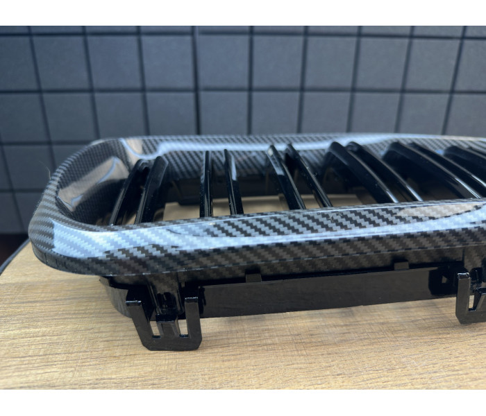 Решітка радіатора на BMW X5 F15 / X6 F16 стиль М чорна глянсова+рамка під карбон
