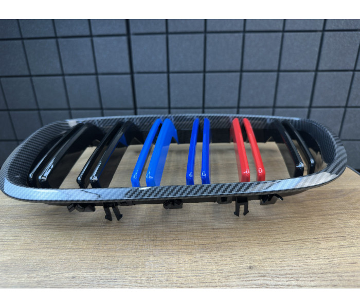 Решітка радіатора BMW X5 Е70, X6 E71 стиль М3 (M-color) рамка під карбон