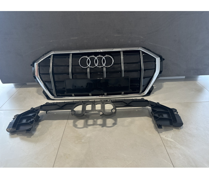 Решітка радіатора Audi Q3 83A стиль SQ3 чорна+хром (2018-2023 р.в.)