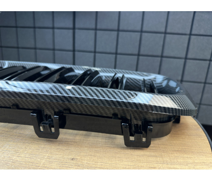 Решітка радіатора на BMW X5 F15 / X6 F16 стиль М чорна глянсова+рамка під карбон