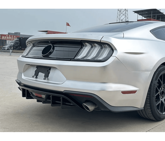 Накладка заднього бампера Ford Mustang MK6.5 Чорний глянець (ABS-пластик)