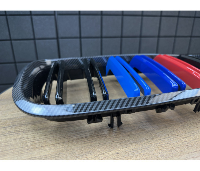 Решітка радіатора BMW X5 Е70, X6 E71 стиль М3 (M-color) рамка під карбон