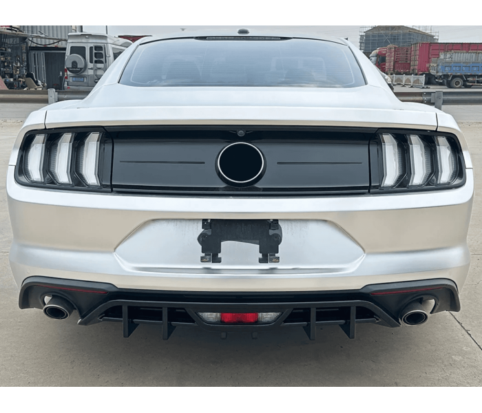 Накладка заднього бампера Ford Mustang MK6.5 Чорний глянець (ABS-пластик)