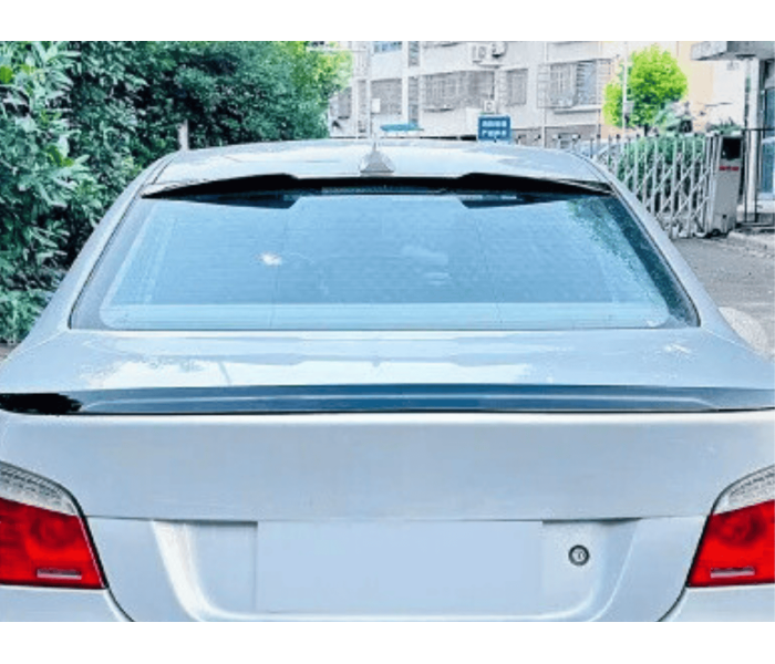 Бленда BMW E60 стиль M4 чорний глянсовий (ABS-пластик)
