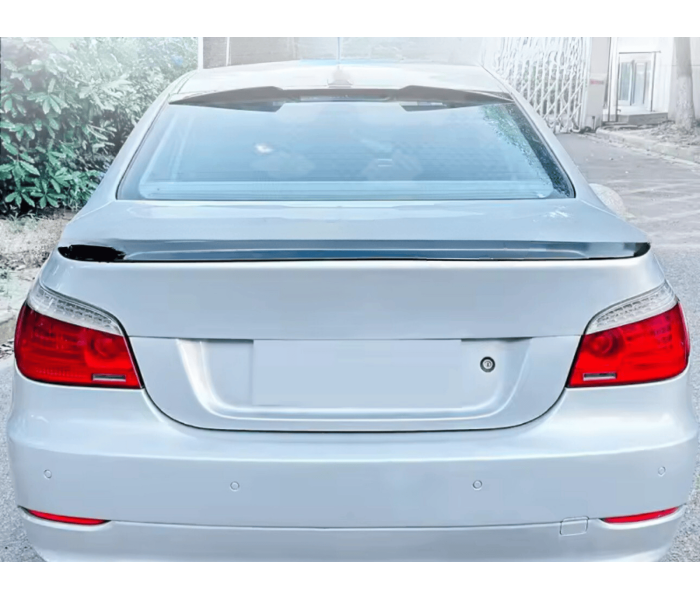 Бленда BMW E60 стиль M4 чорний глянсовий (ABS-пластик)