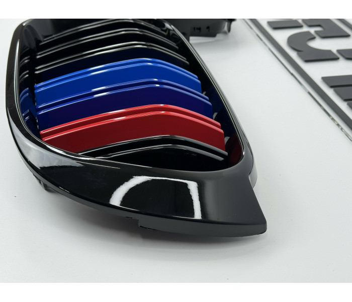 Решітка радіатора BMW X3 F25 (14-17 г.в.) / BMW X4 F26 (14-17 г.в.) М тріколор
