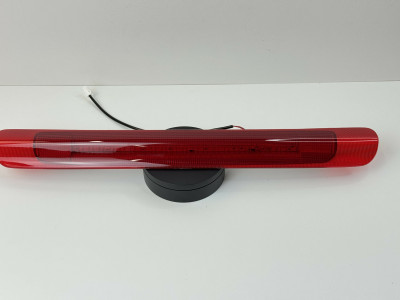 Центральный стоп-сигнал Toyota Land Cruiser / Lexus LX470 (1998-2007) красный