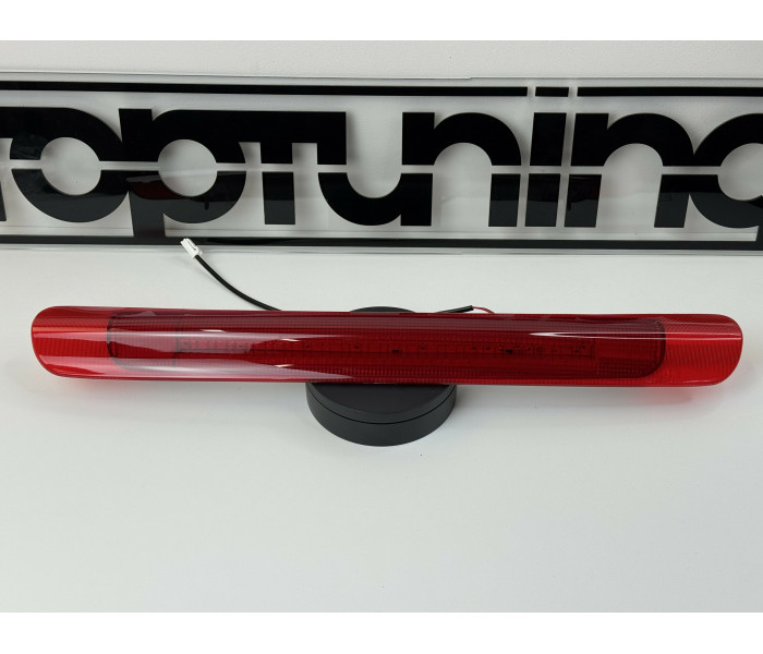 Центральний стоп-сигнал Toyota Land Cruiser / Lexus LX470 (1998-2007) червоний