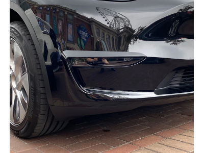 Накладки переднього бампера Tesla Model Y чорний глянець (2020-...)