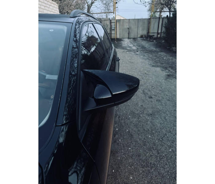 Накладки на дзеркала Skoda Octavia Mk3 A7 / VW T-ROC / VW T-cross чорний глянець