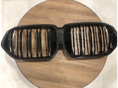 Решітка радіатора на BMW X6 G06 стиль М чорний глянець + рамка під карбон
