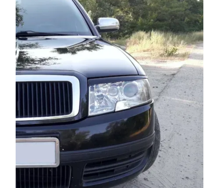 Ресничкі на Skoda Superb (2001-2008)  у чорному глянці